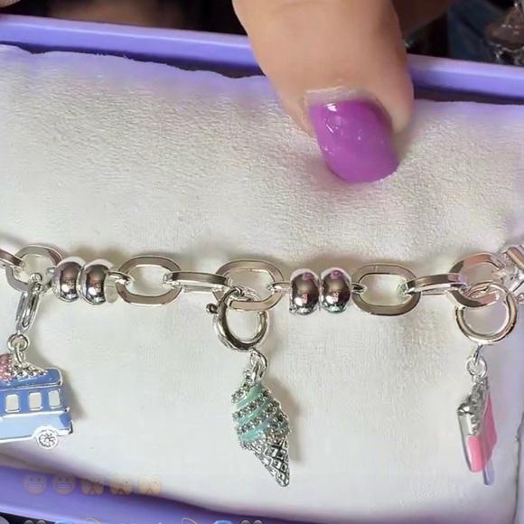 Bomb Party Jewelry - Bomb Party Charmilier “Drive and Delight”